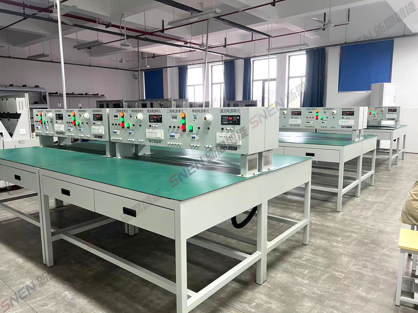 智能制造學(xué)院電機(jī)控制試驗(yàn)裝備